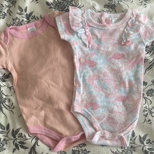 6 pieces- Set (4 bodysuits, 1 legging, 1 pyjama), pink